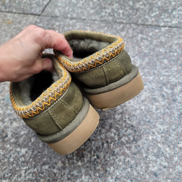 UGG slippers - Picture 10 of 11